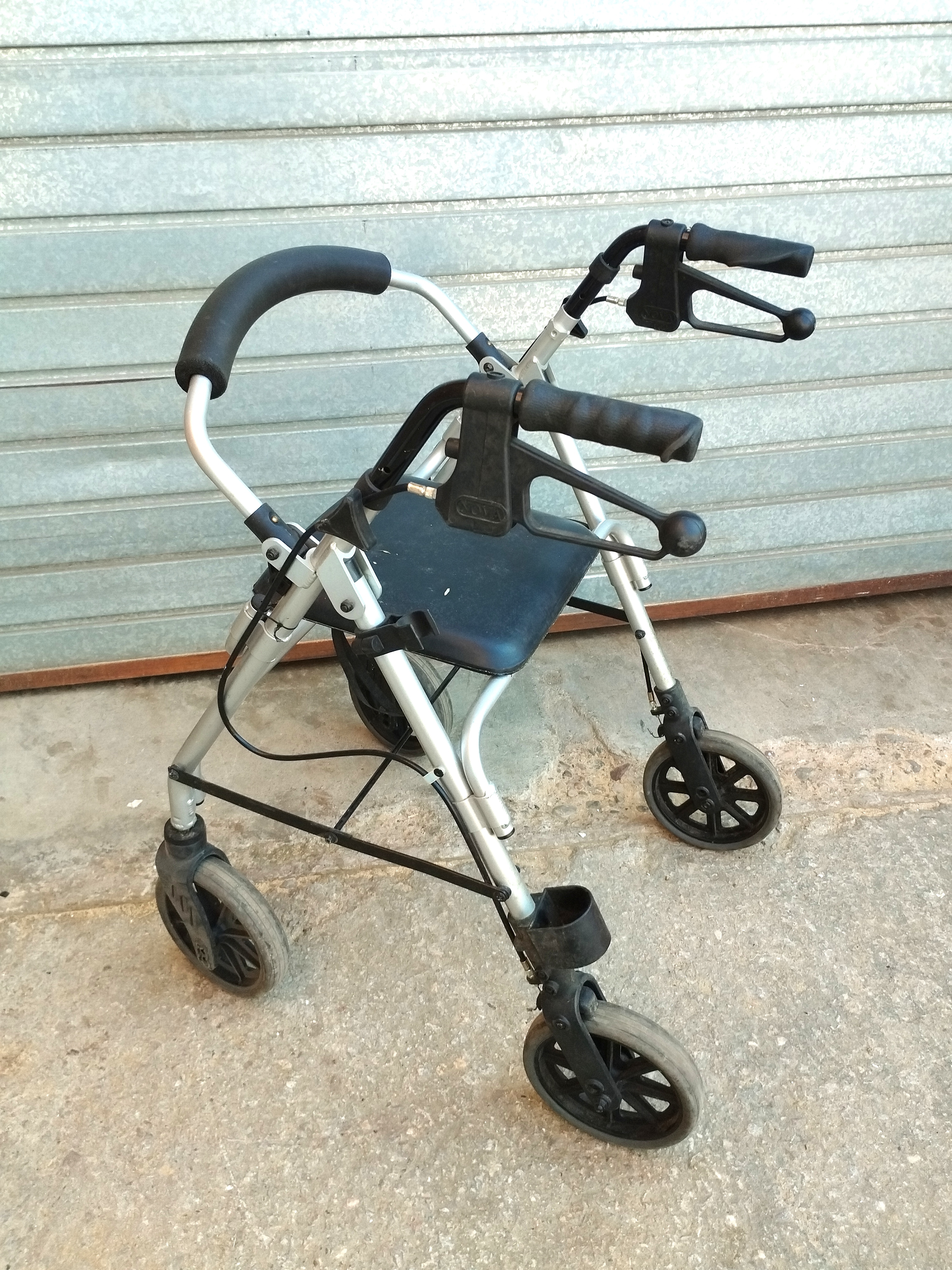 andador 4ruedas pleg alum 53-84_x51x63 1u
